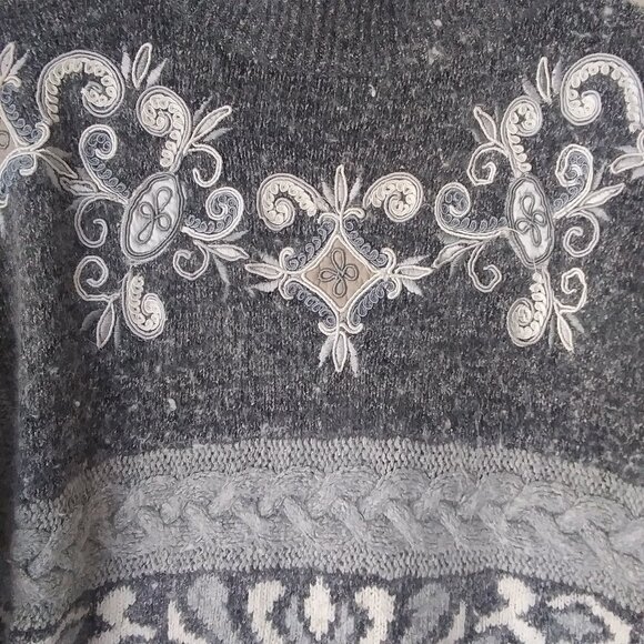 Sweater Grey Soft Fuzzy Embroidered Turtle Neck Pullover Womens Small - Picture 2 of 6